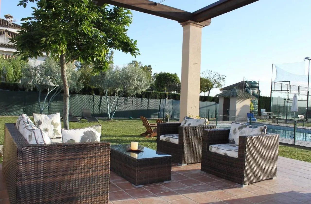 Villa Luxurious villa. Prívate pool, Padel court. Subway Montequinto
