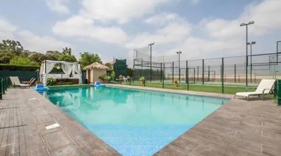 Luxurious villa. Prívate pool, Padel court. Subway Montequinto España
