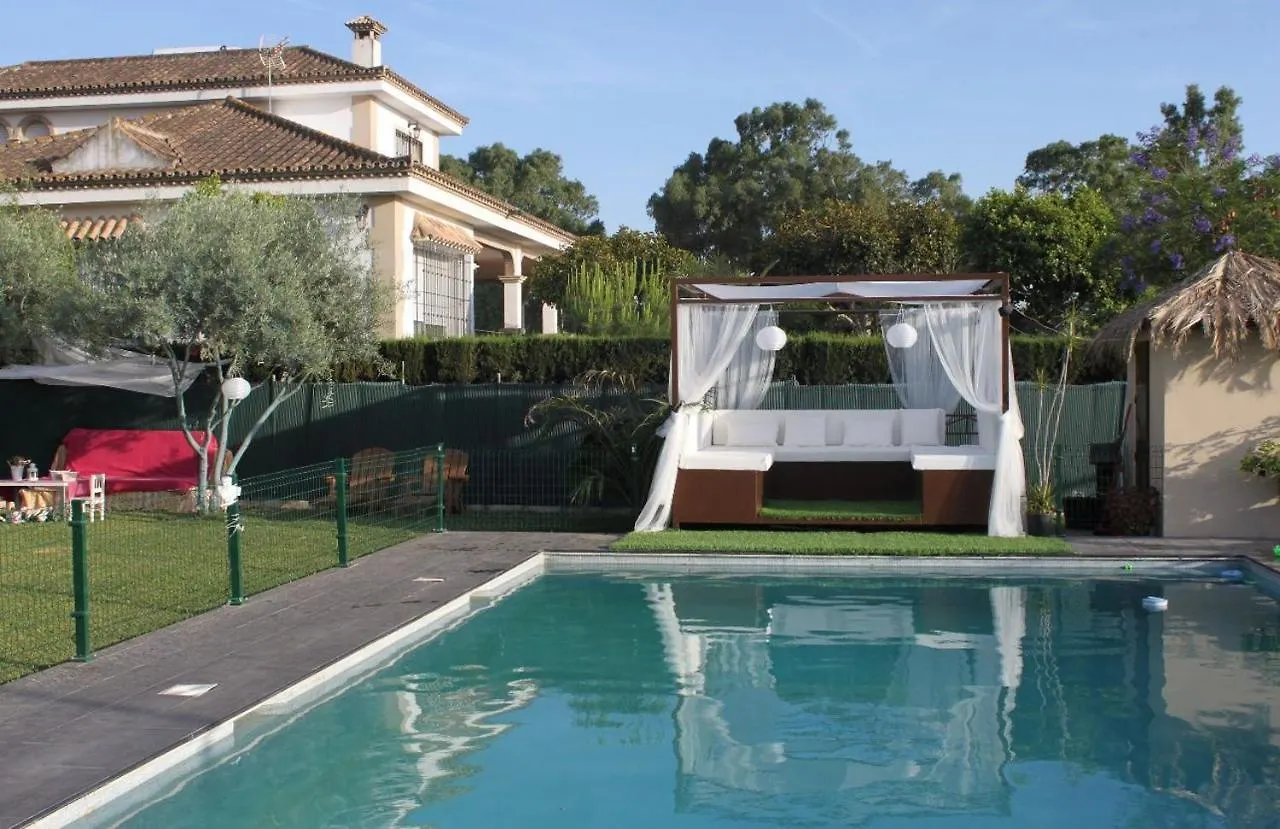 Luxurious villa. Prívate pool, Padel court. Subway Montequinto