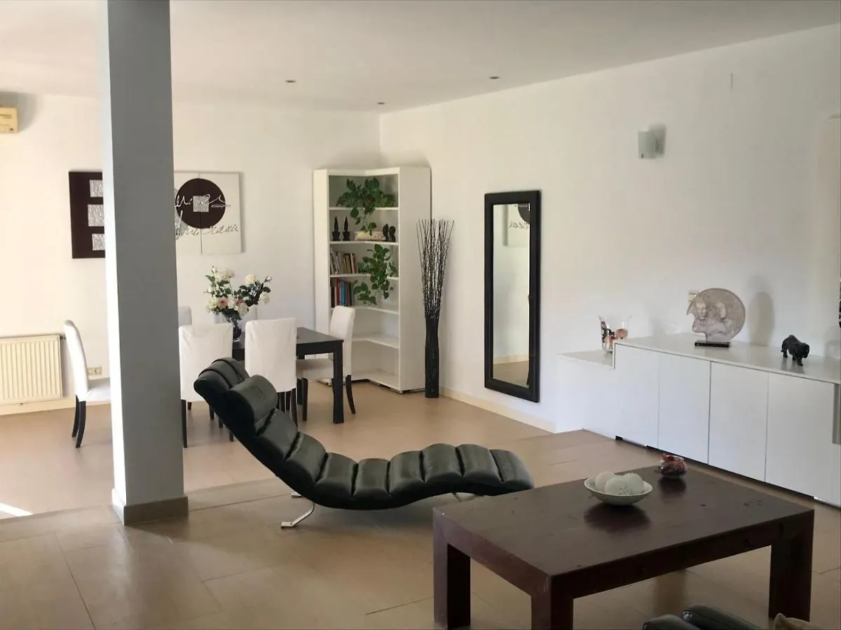 Luxurious villa. Prívate pool, Padel court. Subway Montequinto