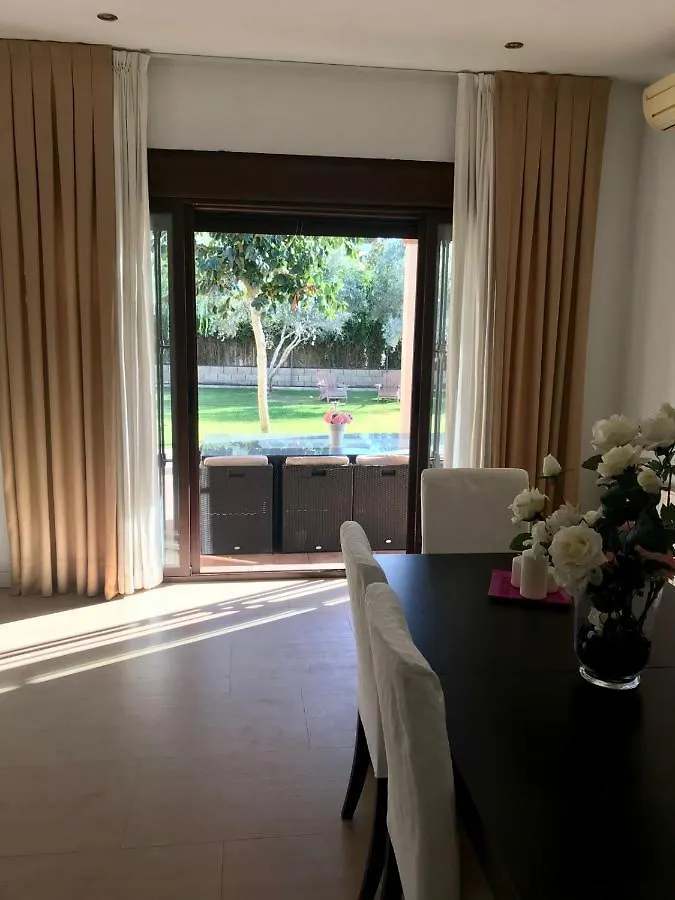 Luxurious villa. Prívate pool, Padel court. Subway Montequinto 0*,  España