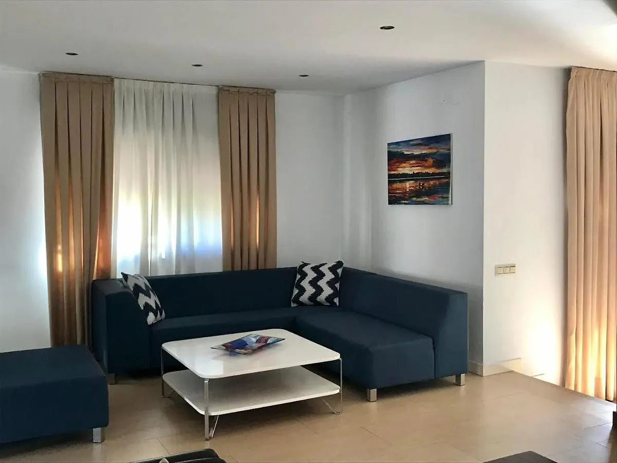 Luxurious villa. Prívate pool, Padel court. Subway Montequinto Villa