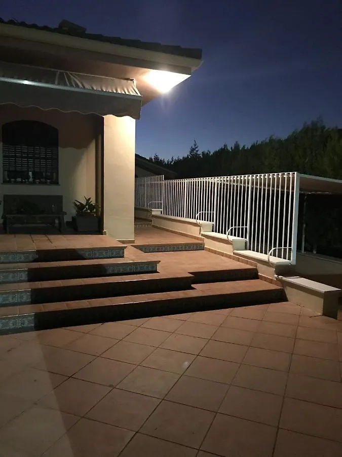 Luxurious villa. Prívate pool, Padel court. Subway Montequinto