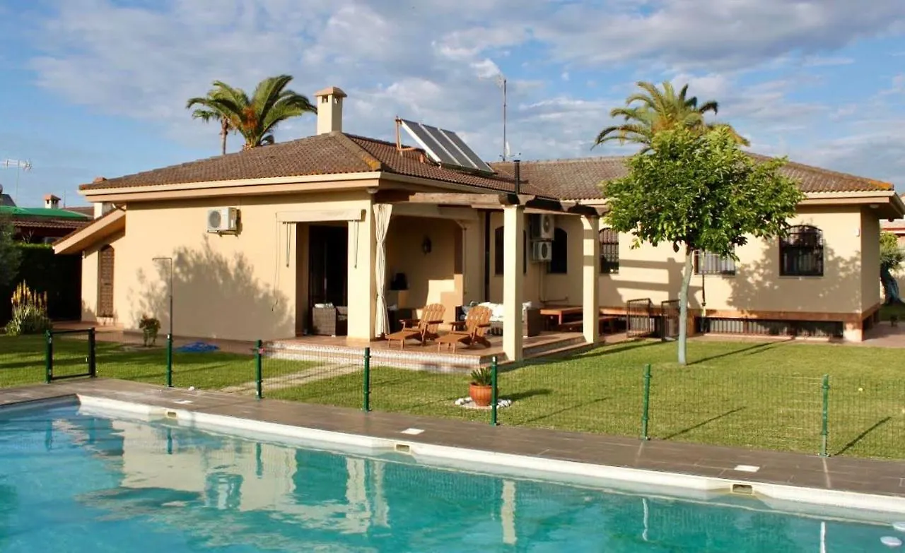Luxurious Villa. Private Pool, Padel Court. Subway Montequinto