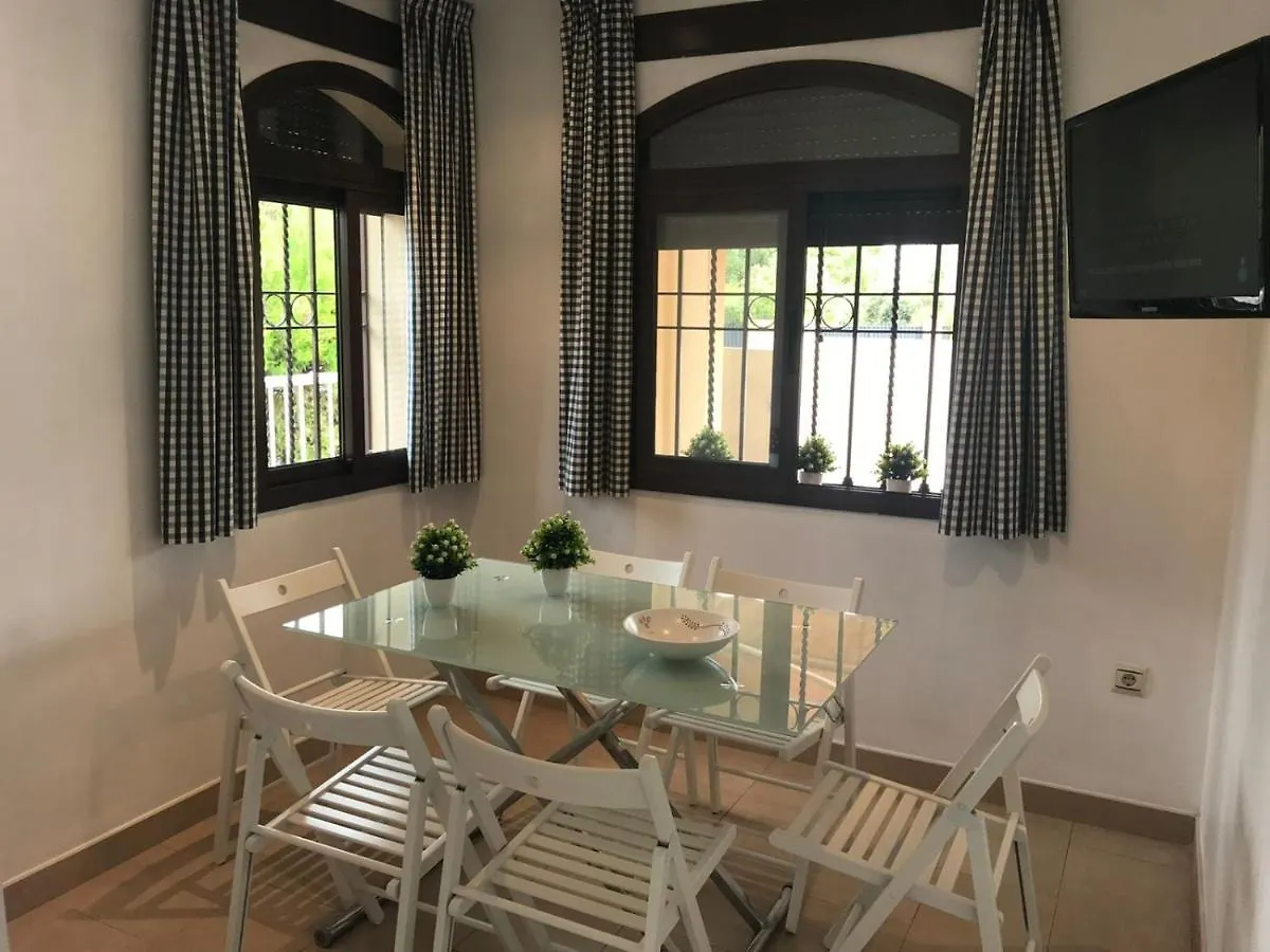 Luxurious Villa. Private Pool, Padel Court. Subway Montequinto